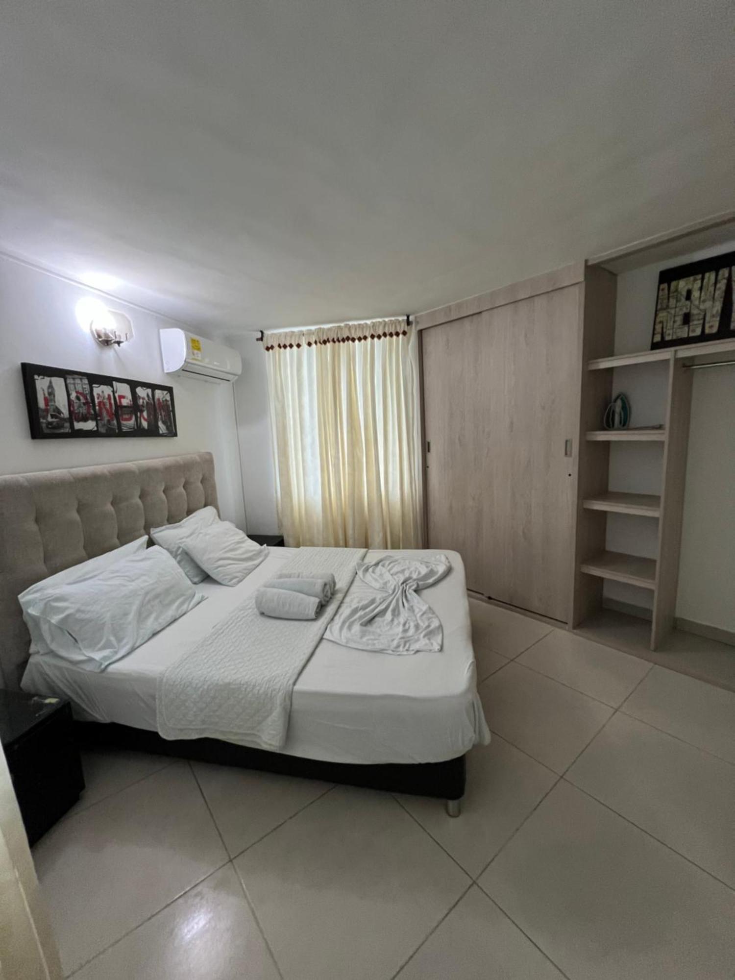 Confortable En Hermoso Condominio. Apartamento